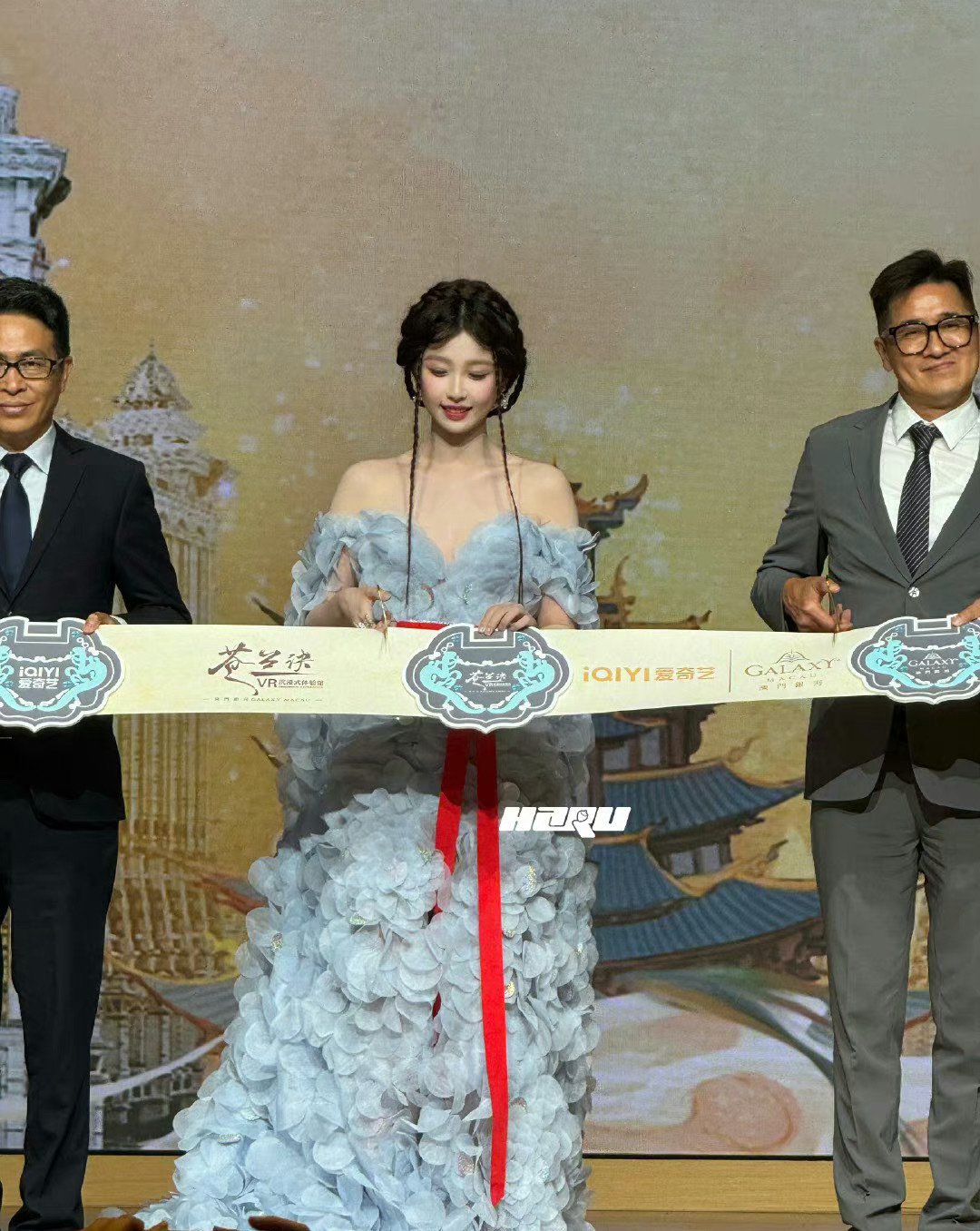 #虞书欣生图#虞书欣今天的活动造型很漂亮，也很亮眼，状态也非常的好，期待小美女更