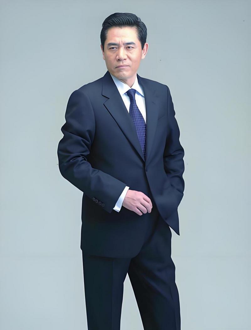 陈宝国，1956年3月9日出生于北京市，中国内地男演员，一级演员，中国电视艺术家