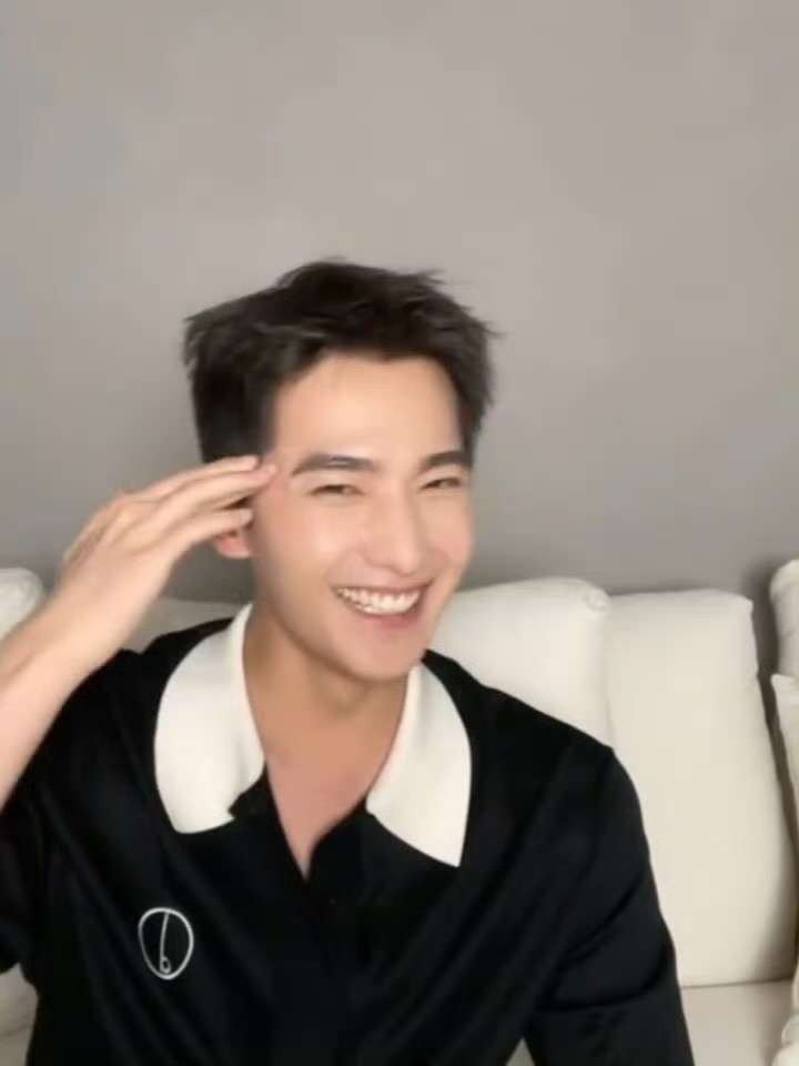 小可爱嘿嘿嘿嘿～自己把自己逗笑了还 