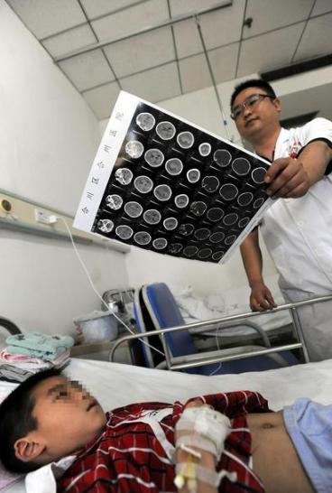 2016年，重庆某殡仪馆，夜晚收到一名9岁男孩的遗体，殡仪师傅将其冷冻时，竟发现