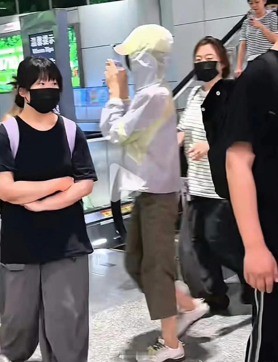 是和王安宇没水花吗？怎么又想起来了张凌赫呢？🤔 