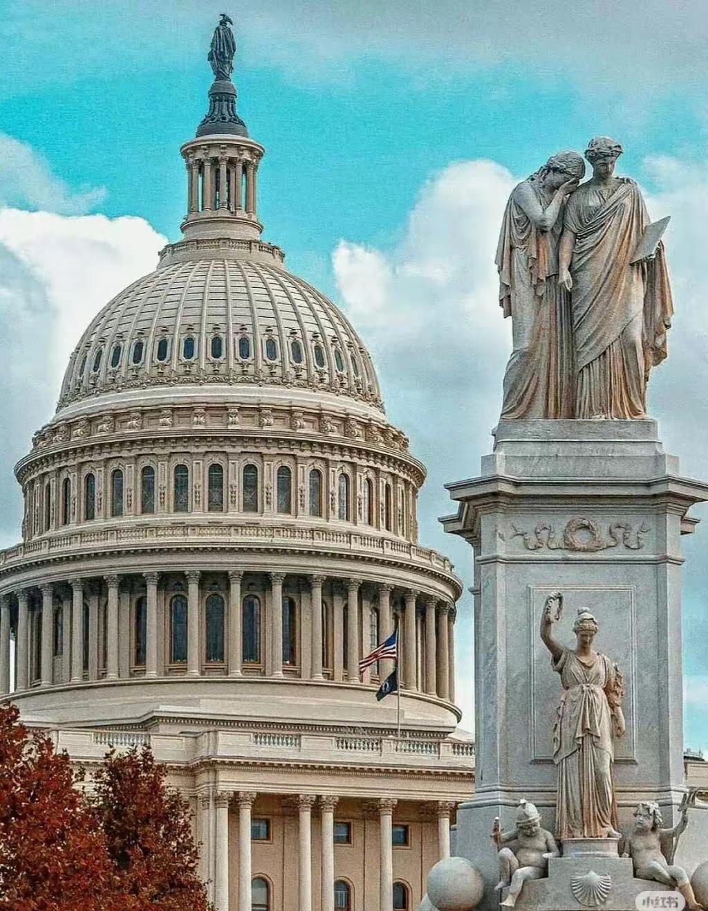 美国总带着傲慢与偏见看待世界，结果把自己推向了衰落。过去几十年，“美国衰落论”一