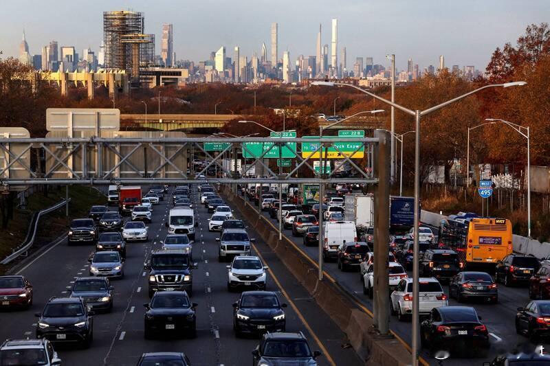 【美国感恩节出行创纪录 8180万人出游 单日航班15年新高】海外新鲜事 美国2