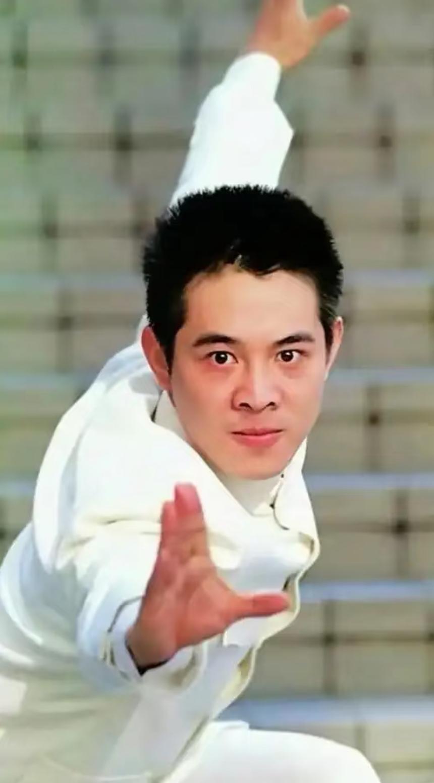 李连杰是人间清醒 笑对生死

最小女儿患上抑郁症要自杀，

他淡定坐下与女儿谈论