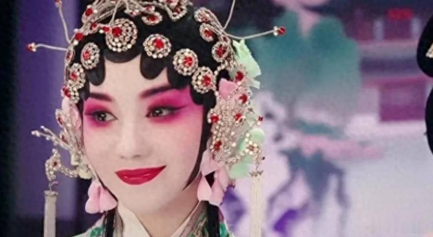 出道八年从不接吻戏，被称最干净女演员的她，凭啥让大导演抢着捧娱乐圈里，漂亮脸蛋从
