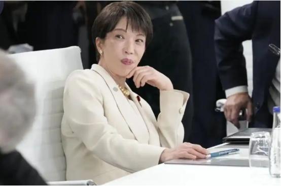 日本正在经历一场静悄悄的溃败。
7月1日，关东电化和中央硝子永久关停高端六氟化钨