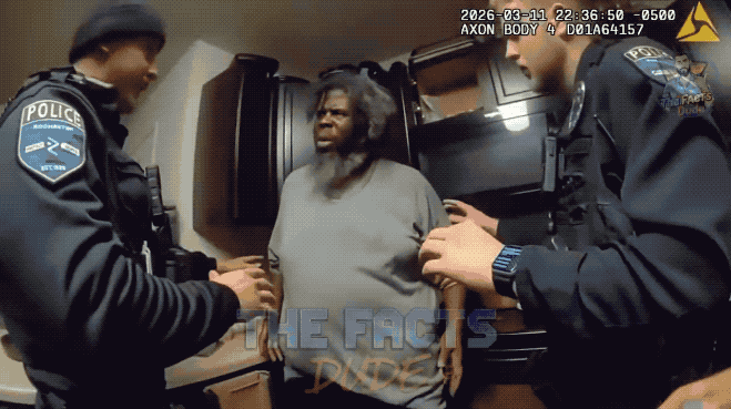 美国黑人疯子抢白人警察枪：最后被打死，为何说警察已经仁至义尽！近日在美国明尼苏达