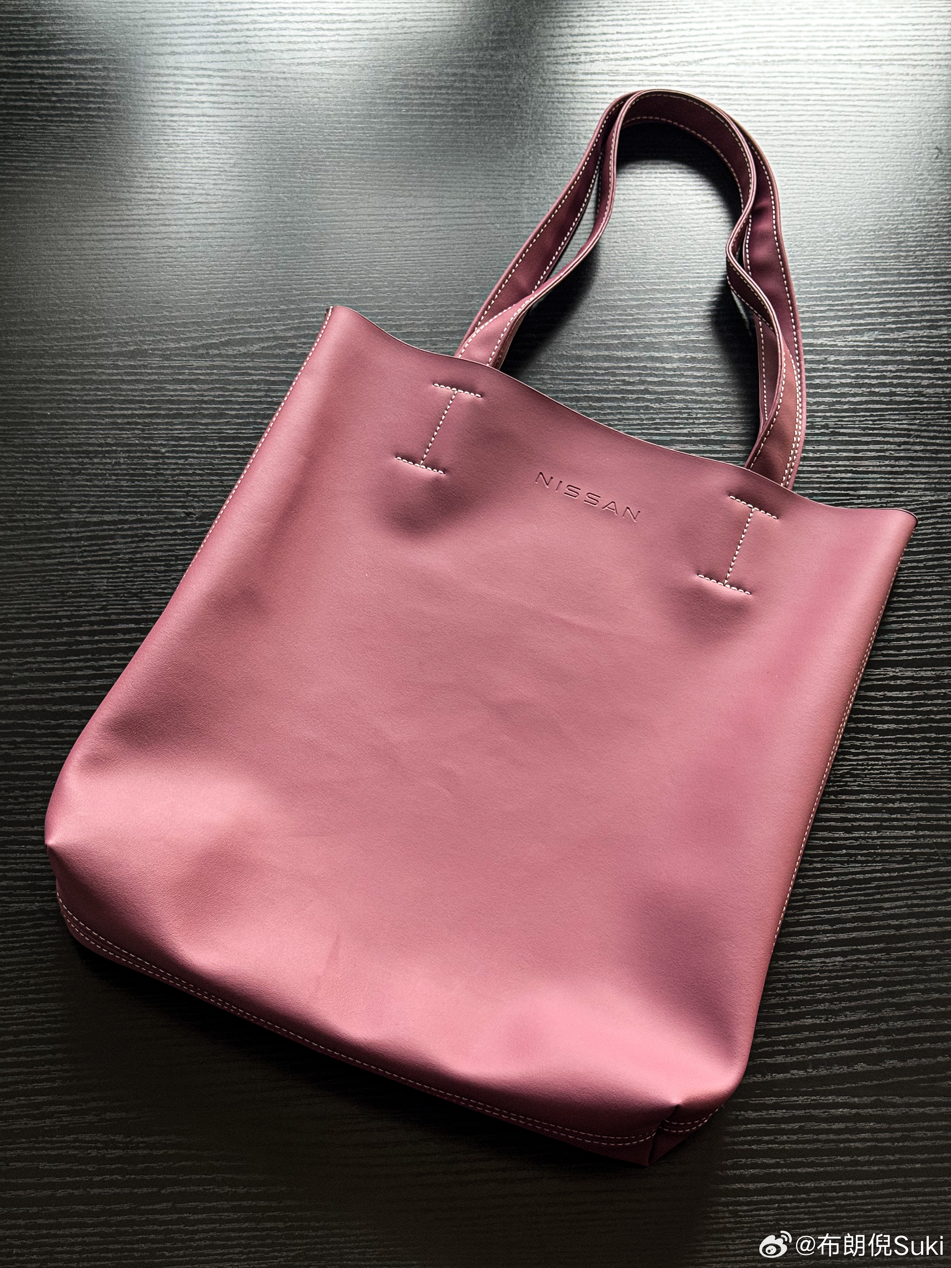 让我看看是谁收到了东风日产的高定限量款鸿运托特包呀？！原来是我自己跟N6全新内饰