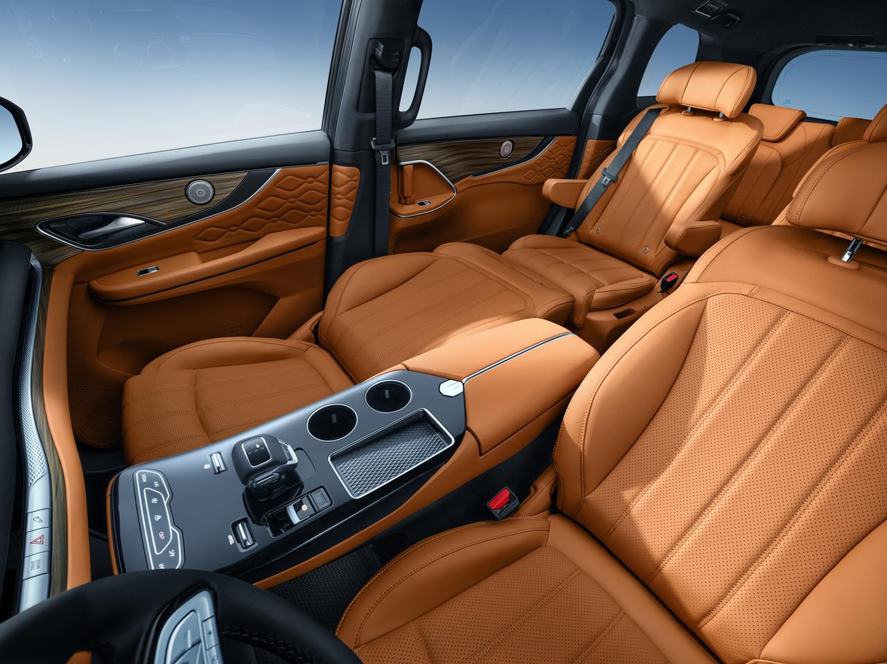 对于注重家庭的每一个人来说，逢年过节大概率是“举家出行”走亲访友，这种场景下，家