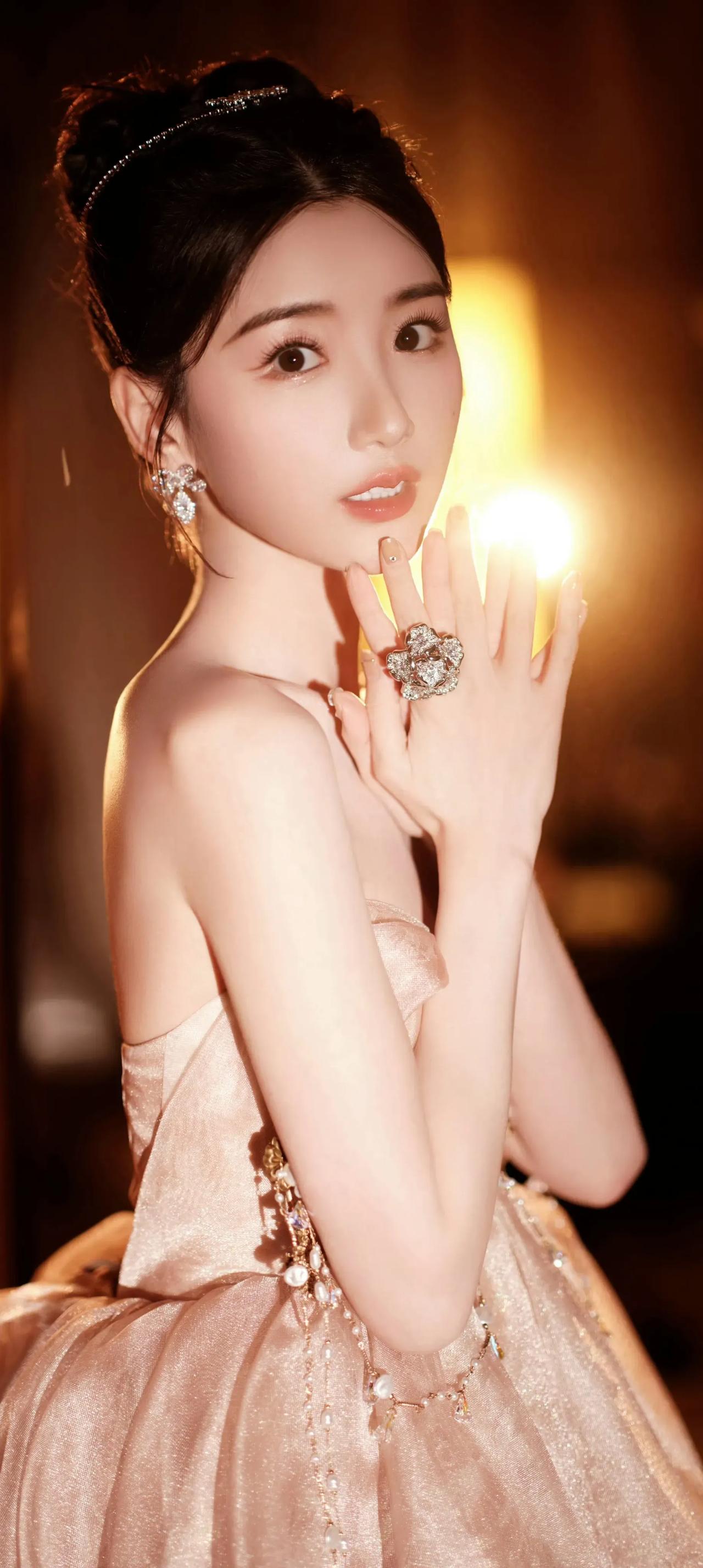 #毛晓彤# #惊艳女神# #明星美图# #女明星谁最美#
达人推荐 女主角唇泥