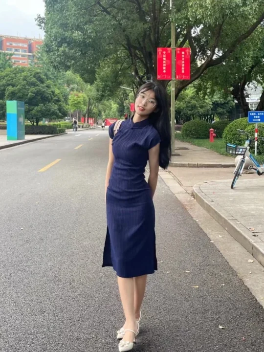 时代在进步少女装少妇