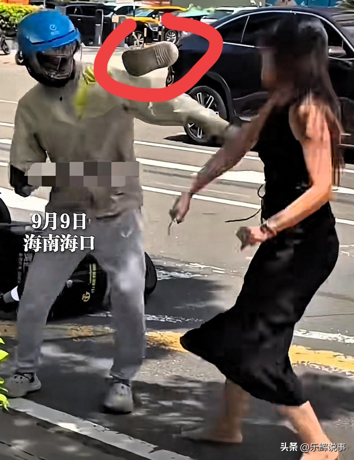 女司机对外卖小哥大打出手

却只因为一点小事
 
开车碰擦是常有的事情，发生了报