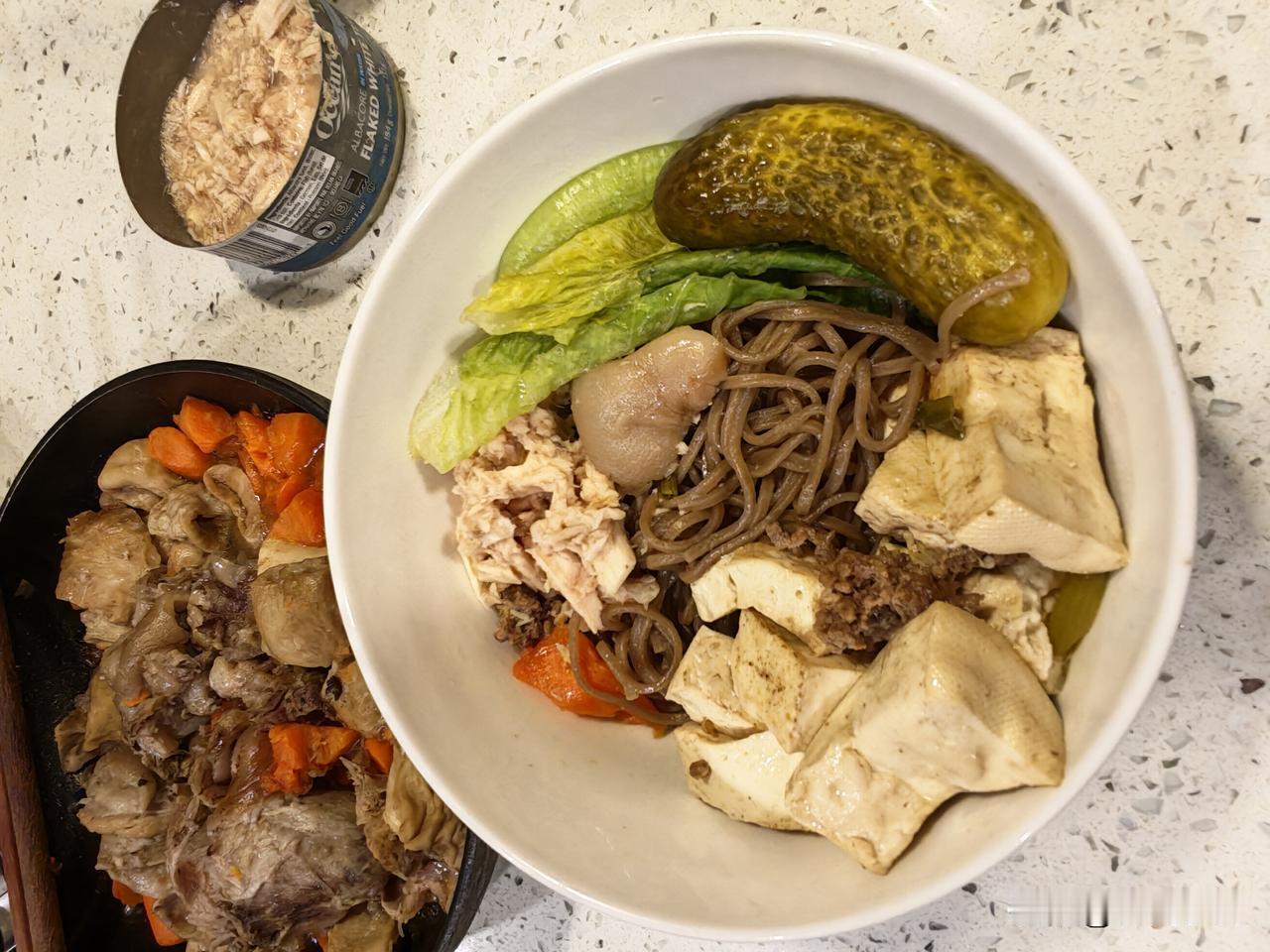 昨天晚上吃了太多主食血糖爆表了，今天不敢吃主食了。

虽然昨天晚上血糖15.1，