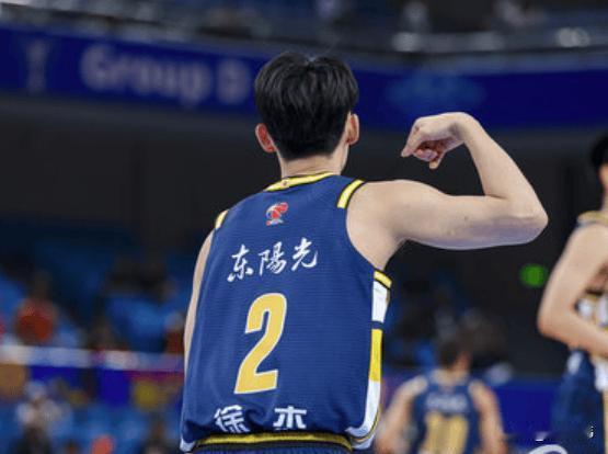 得到队友的认可！奶茶哥萨姆纳谈徐杰：

“徐杰真的很棒。”

“上个赛季，我们是