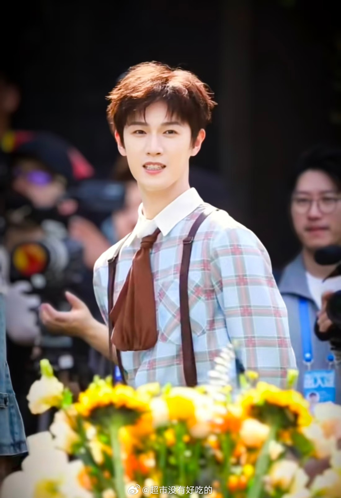 李昀锐今日奔跑吧上班录制路透留洋归来的小少爷，好青春洋溢小林节目录制顺利，期待播