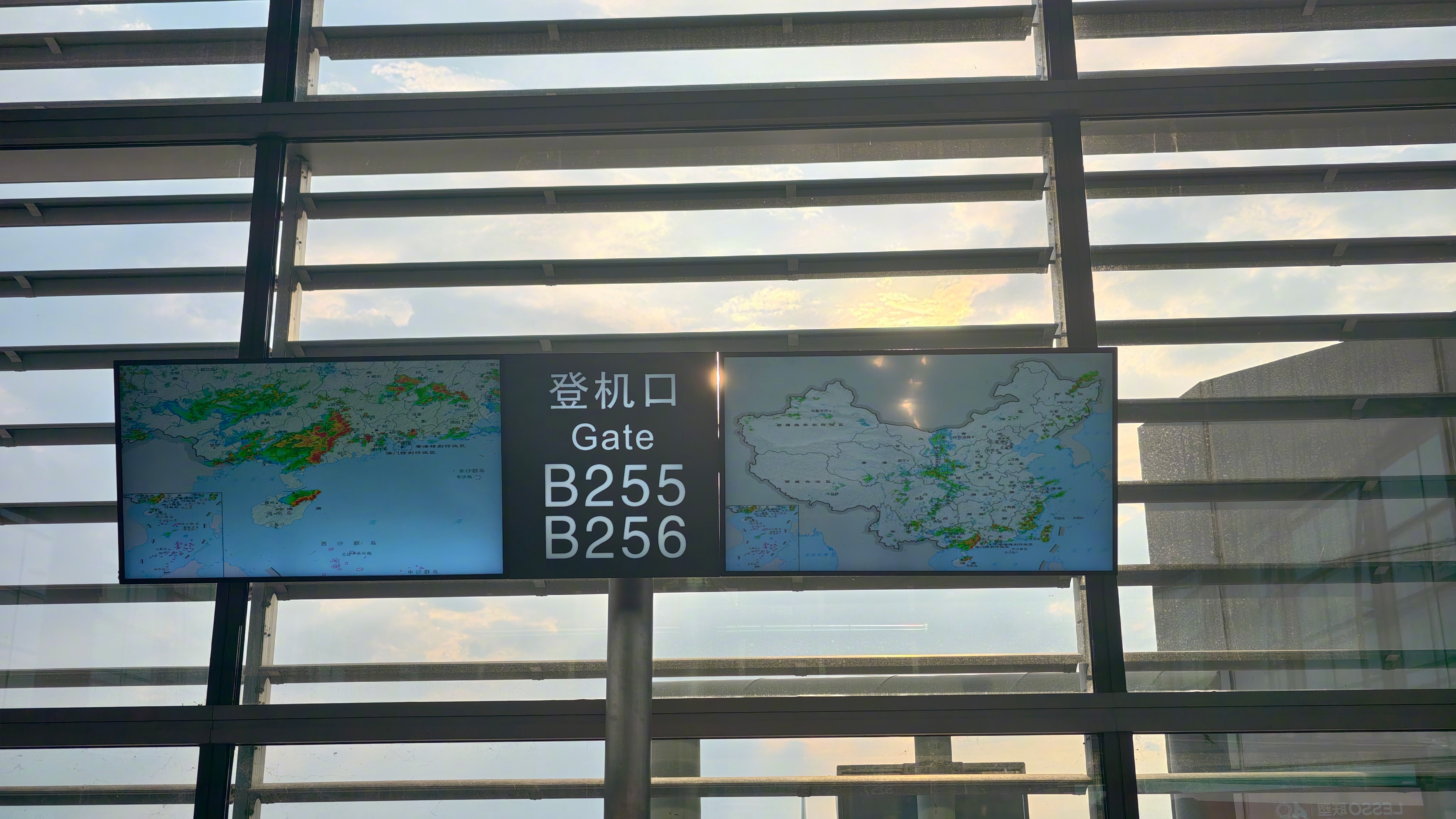 白云机场登机口正在西红柿炒鸡蛋气象雷达数据的显示屏。一定程度上减少了一些地面服务