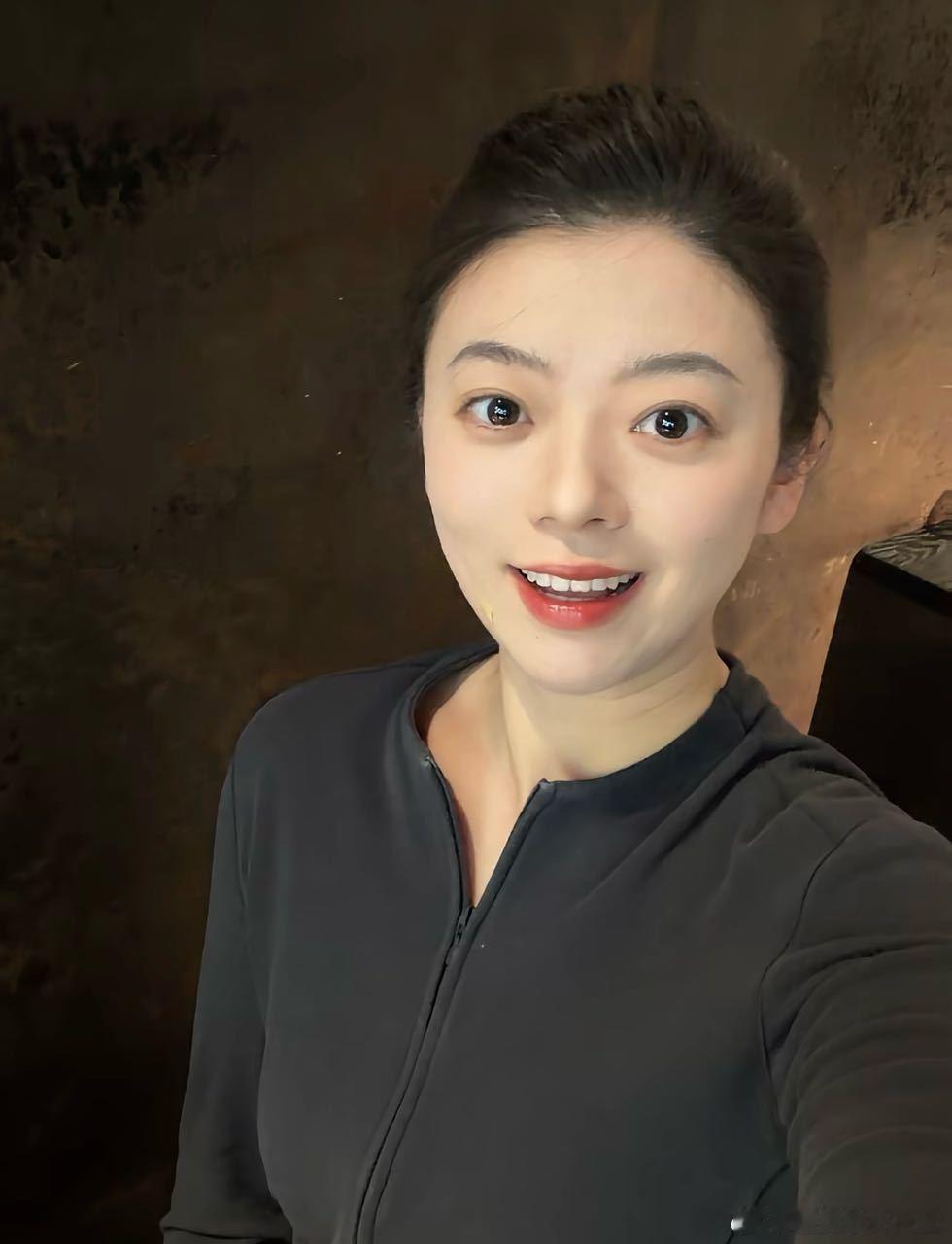 一枝红杏出墙来了 这样的喜欢吗 