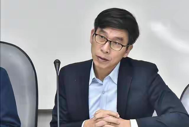 钟佳滨喊话柯文哲，希望未来在柯文哲的影响力下，让绿和白有进一步合作的可能，而这个