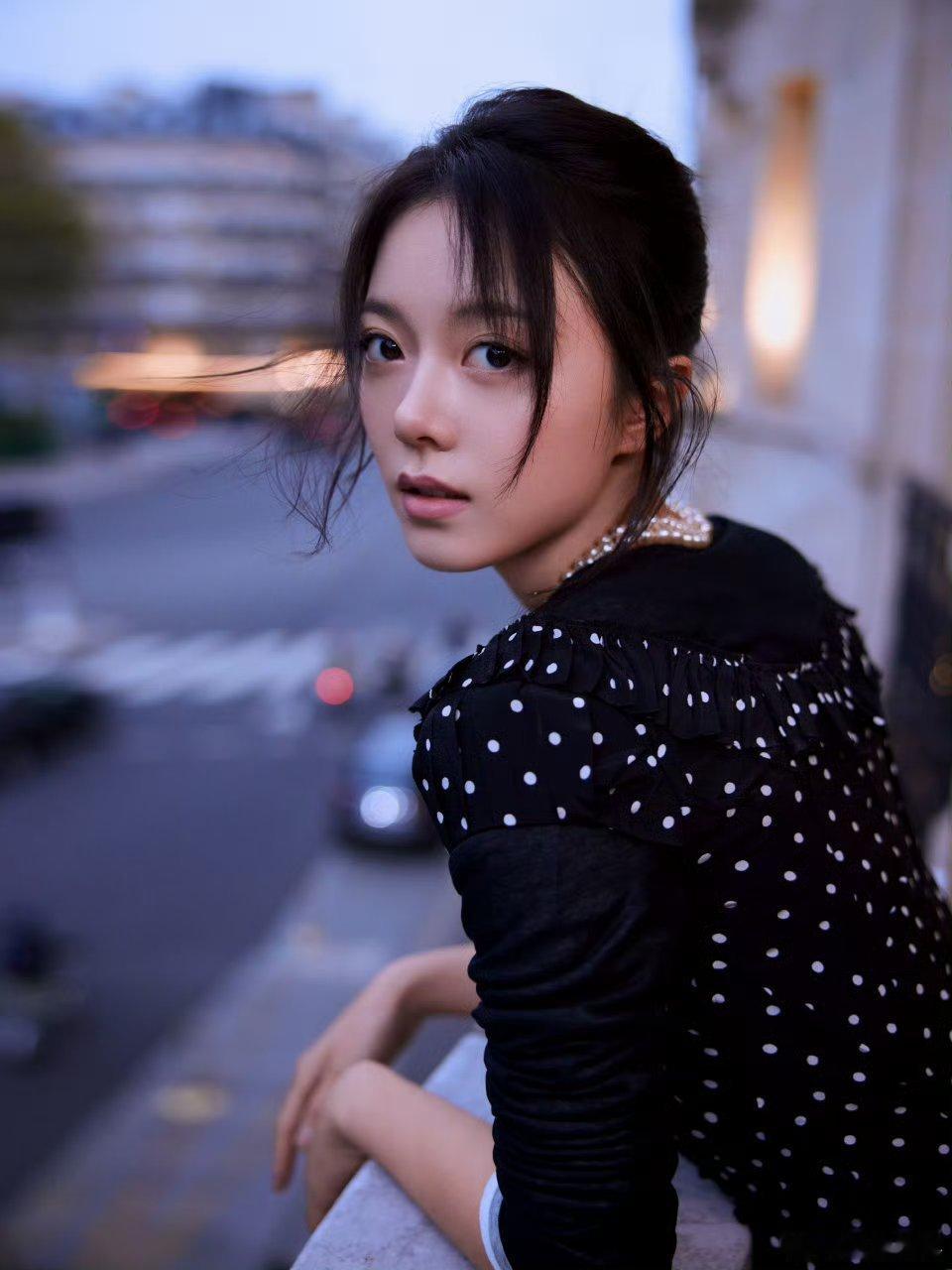 赵今麦闪耀巴黎 ​​​