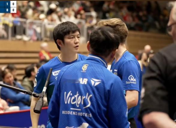 我去！樊振东英语越来越好了。

今天东哥和迈斯纳双打的时候，
我们看到东哥不断的