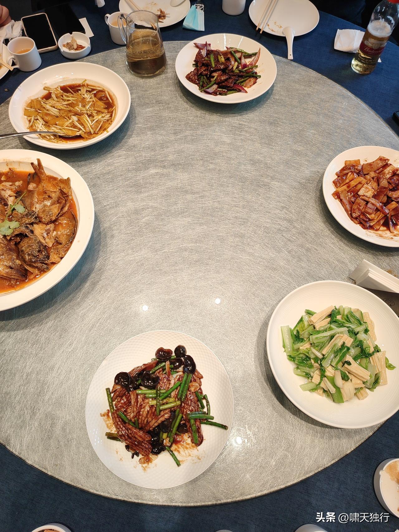 唐山凤凰园饭店，还是一如既往的好。

一大家子6个兄弟姐妹，分散在四个不同城市，