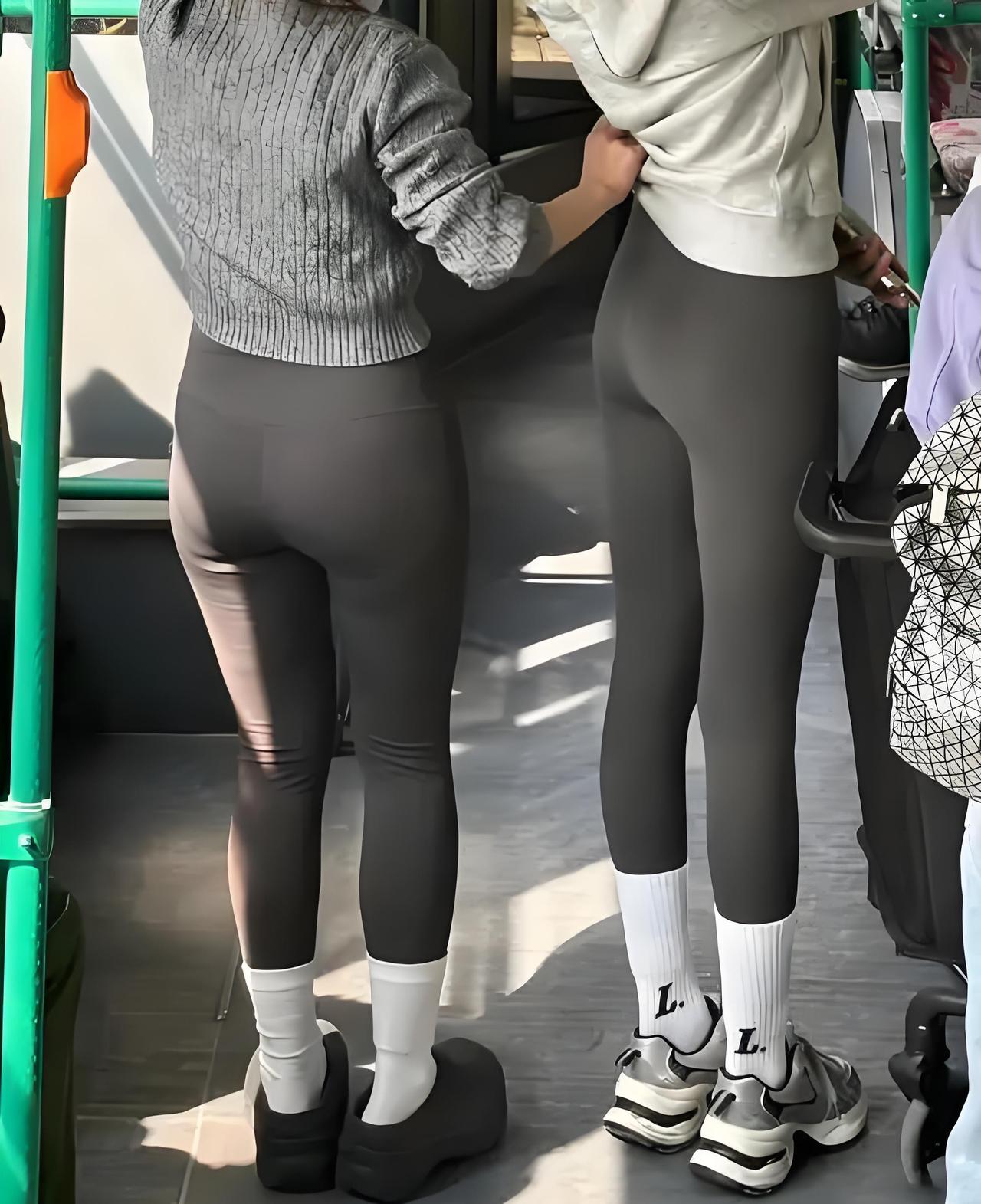 街头六成姐妹紧身裤出街，

穿不好难看还是方便？

真实原因藏在这里。

前两天