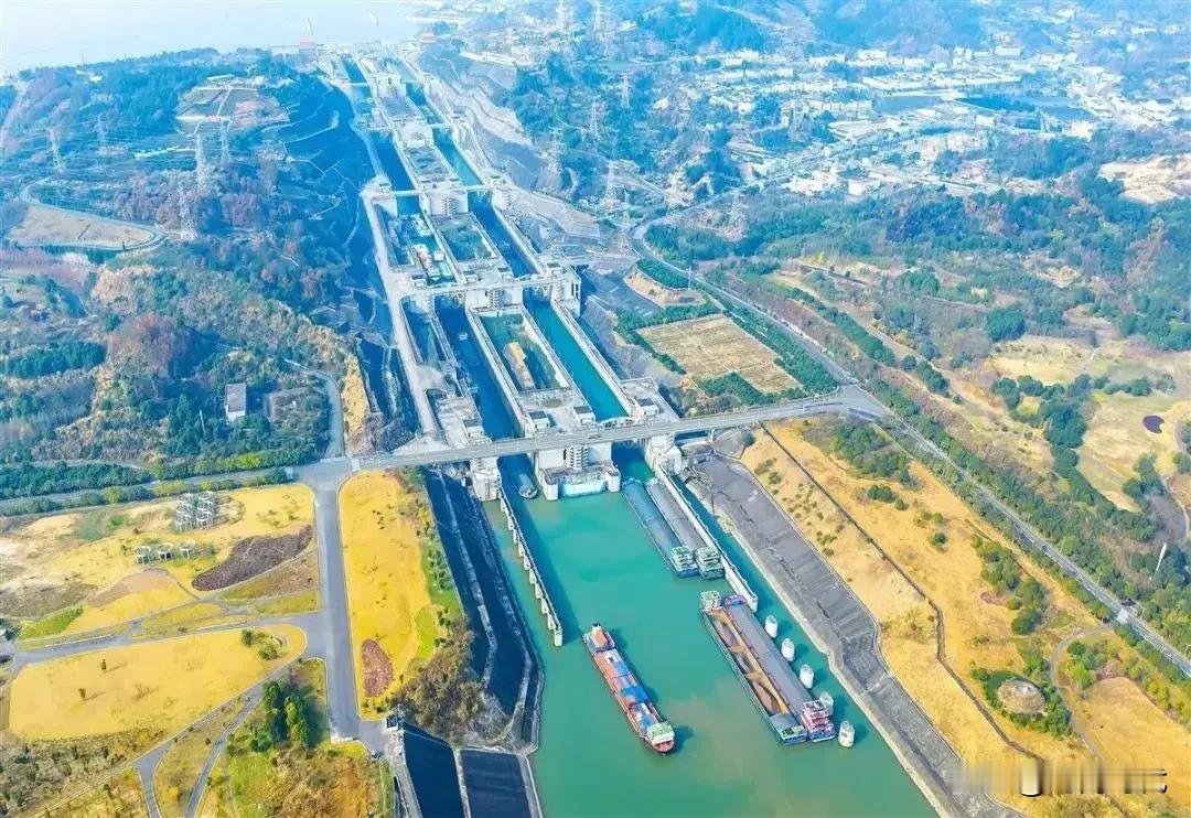 三峡水运新通道项目可行性研究报告获得批复，总投资约766亿元，建设周期100个月
