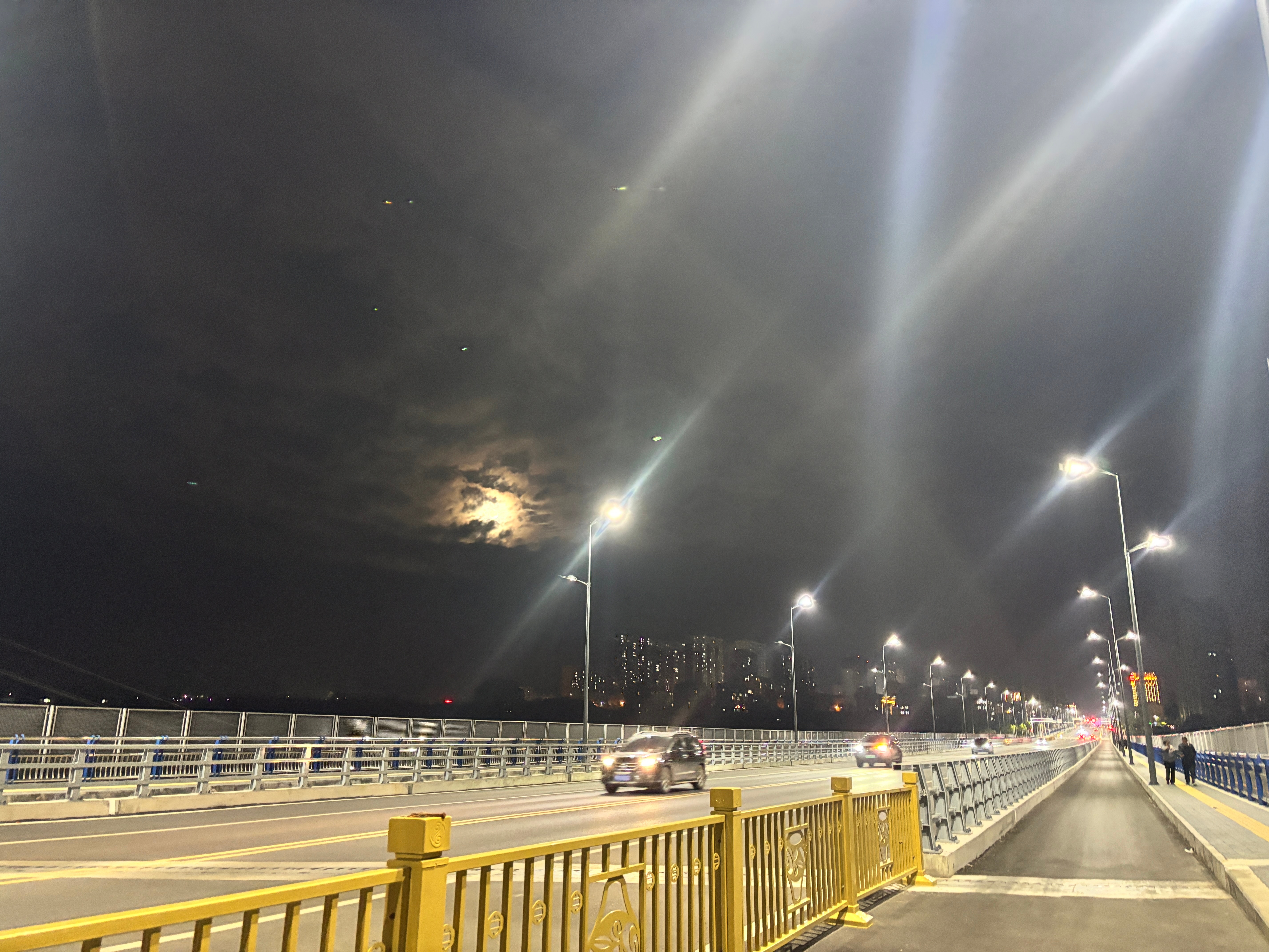 跑步[超话]  慢跑恢复、还得慢慢跑🏃‍♀️ 萨门开跑运动就是坚持即刻开跑 ​