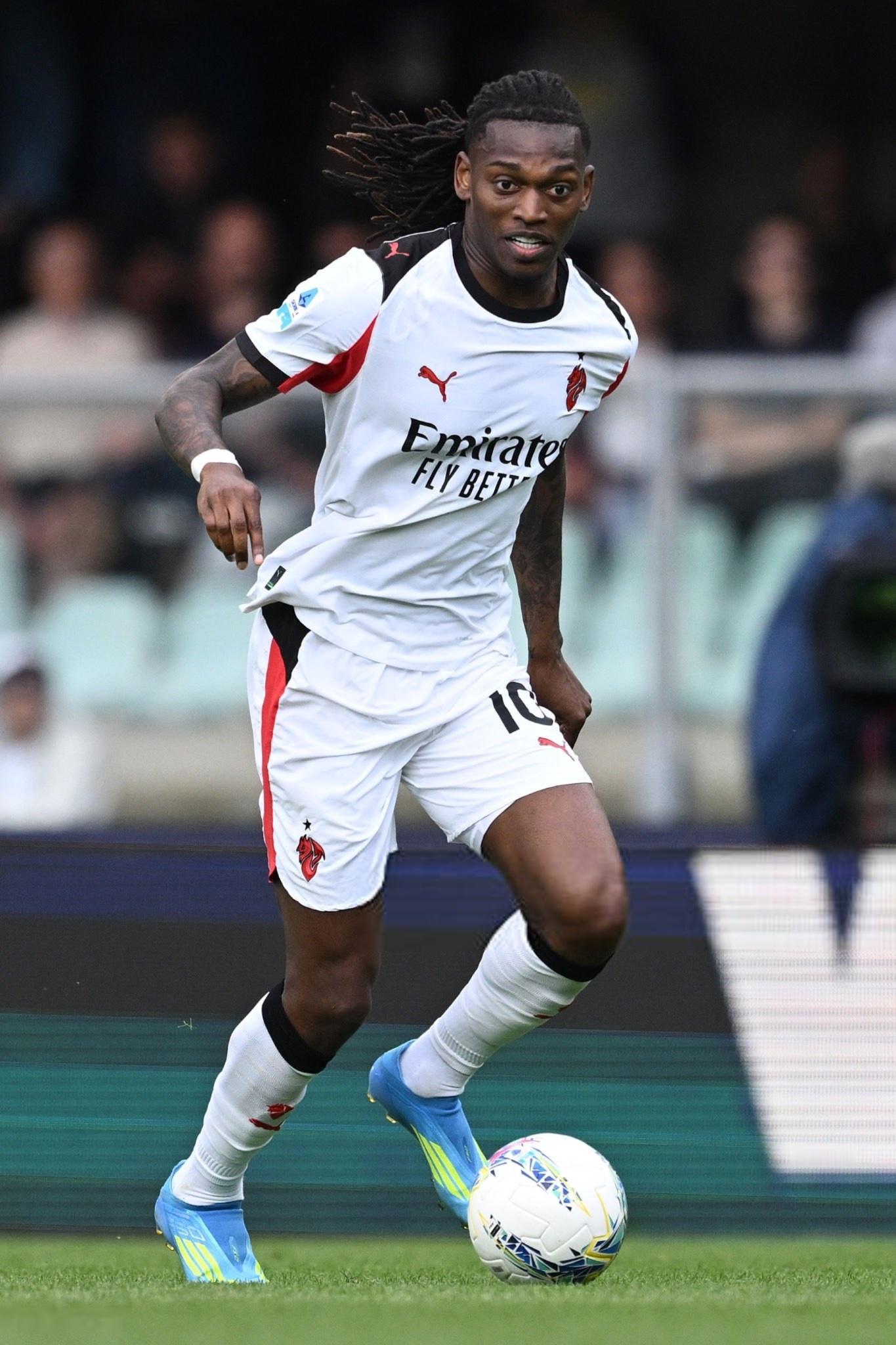 罗马诺： 米兰并未积极寻求出售莱奥，因为他并非俱乐部项目之外的球员。 但如果有对