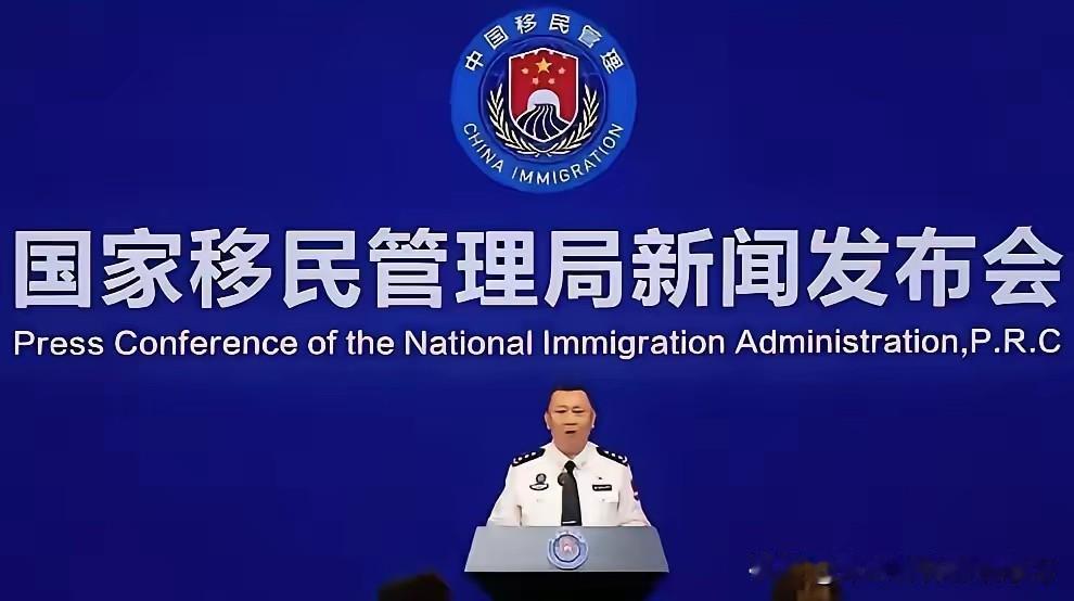 仔细观察你会发现，有一批顶着“精英”头衔的人，老婆孩子常年定居海外，豪宅名车存款