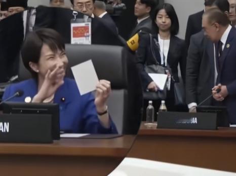 从互怼到亲密？日韩放下70年仇怨！
独岛争端暂停，日韩关系突然缓和
只因美国撤军