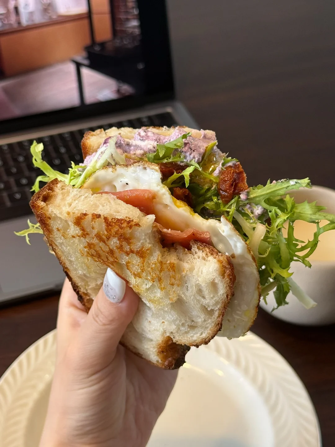 正经人谁在吃这么好吃的三明治啊🥯
