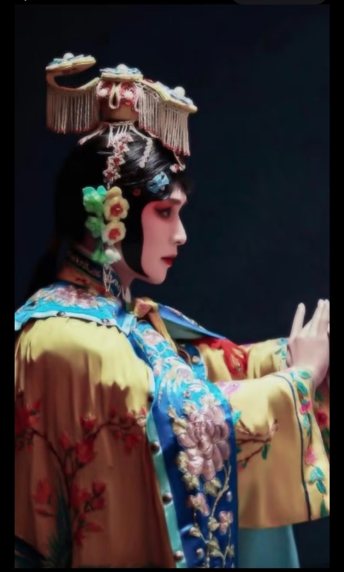 早上好！艺兴！早上好！贝壳r！路过的贝壳r转3条艺兴7.26日微博 闪现一下： 
