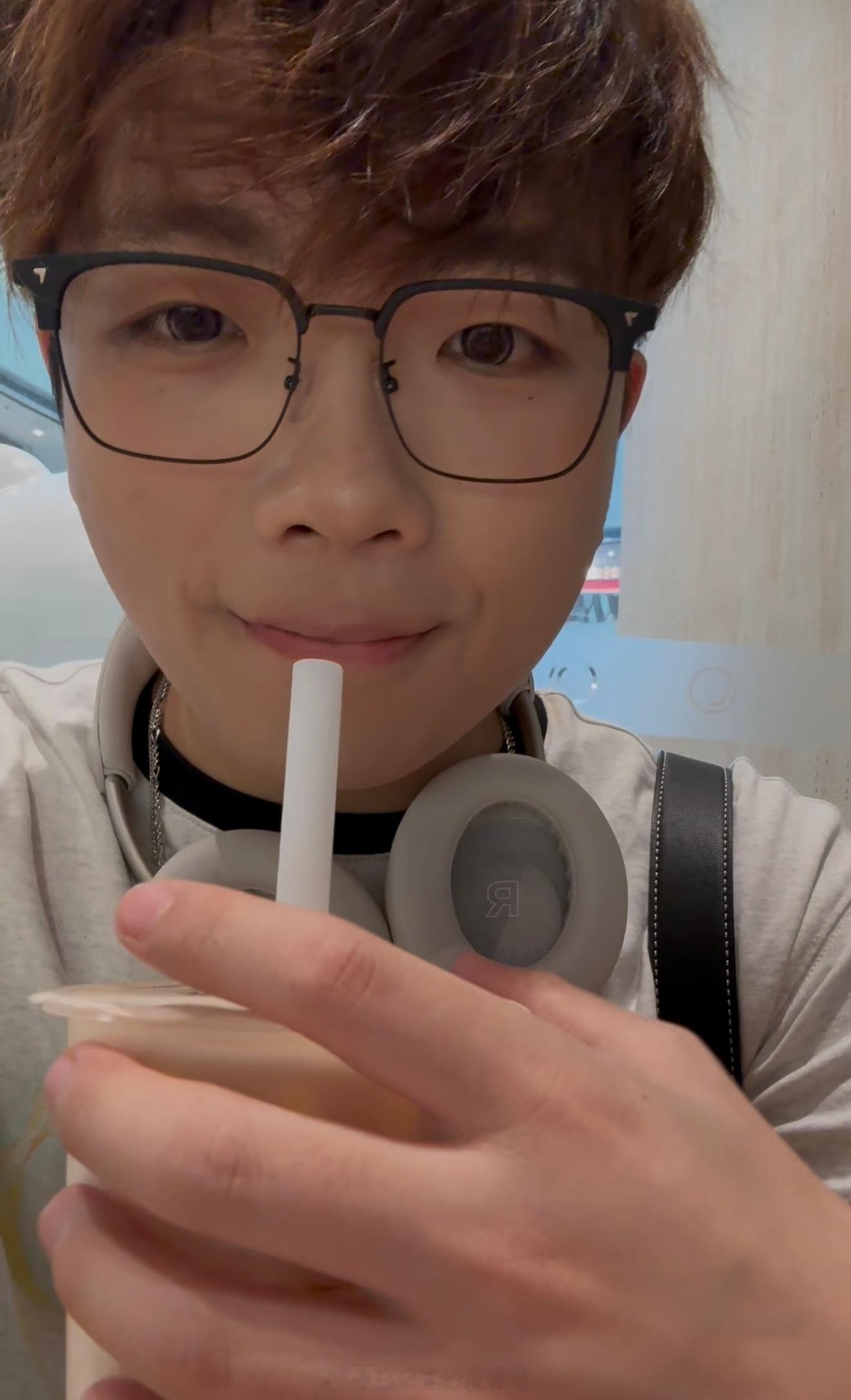 豆美桑内，心情是koi该找我打十条广告。。。 