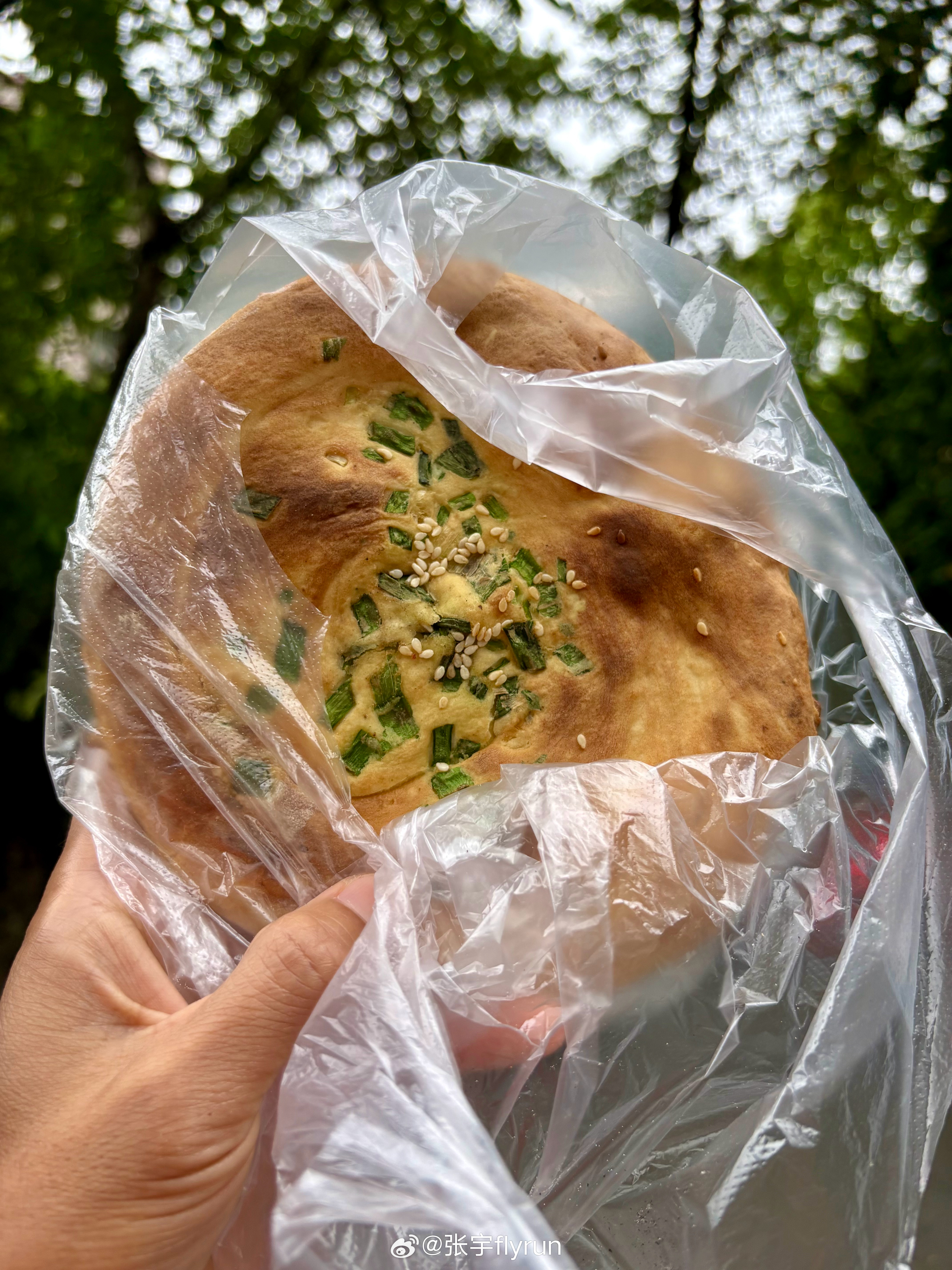 跑步  椒盐味重庆正宗老烧饼，太安逸了运动生活不可辜负的美食跑者日常 重庆