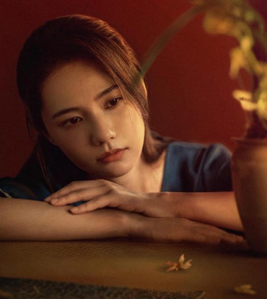 看完《黑夜告白》，我整个人后劲太大了。姜珮瑶演的乔素清，那句“我只是想从地底下爬