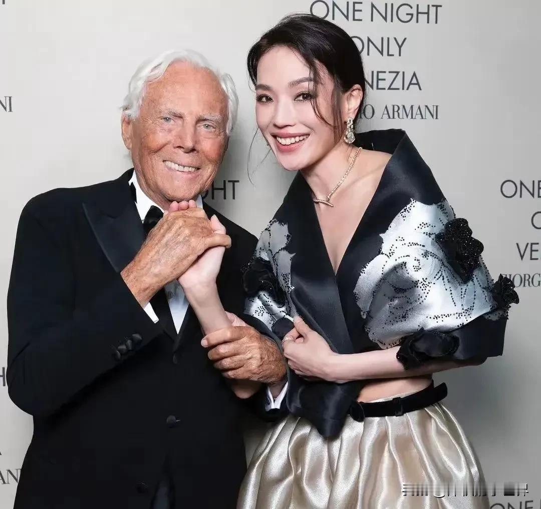 谁说不结婚老了会很惨?

阿玛尼创始人乔治不婚不育，度过了精彩的一生，在91岁时
