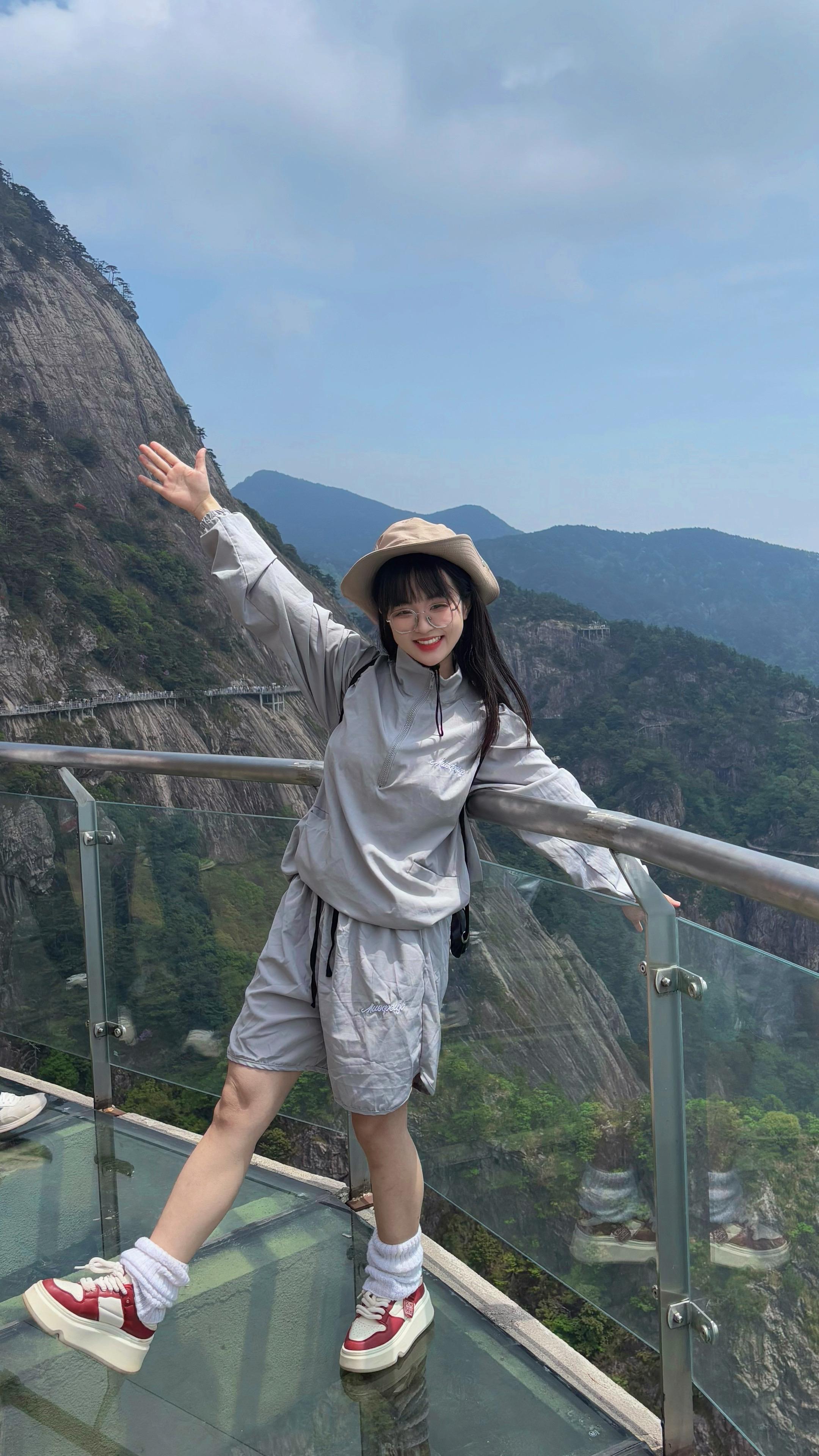 玻璃桥 甜妹 五一去哪儿 三峡之巅 元气少女