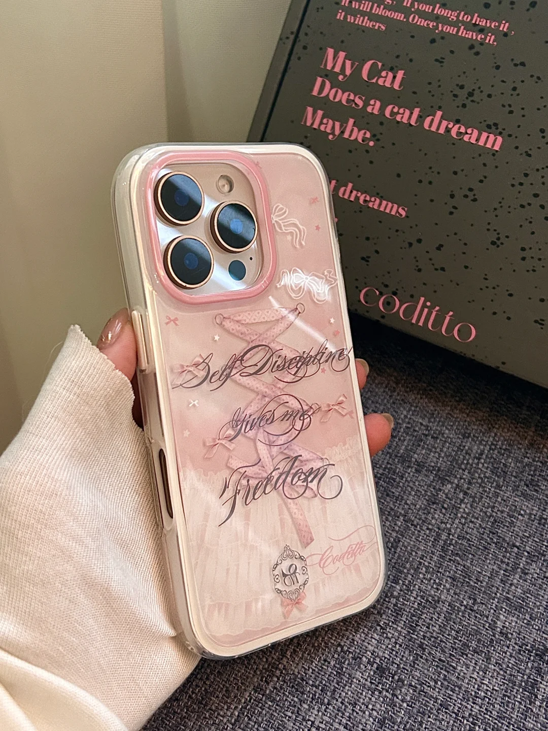 很喜欢和沙漠金很配的少女心二合一手机壳！！