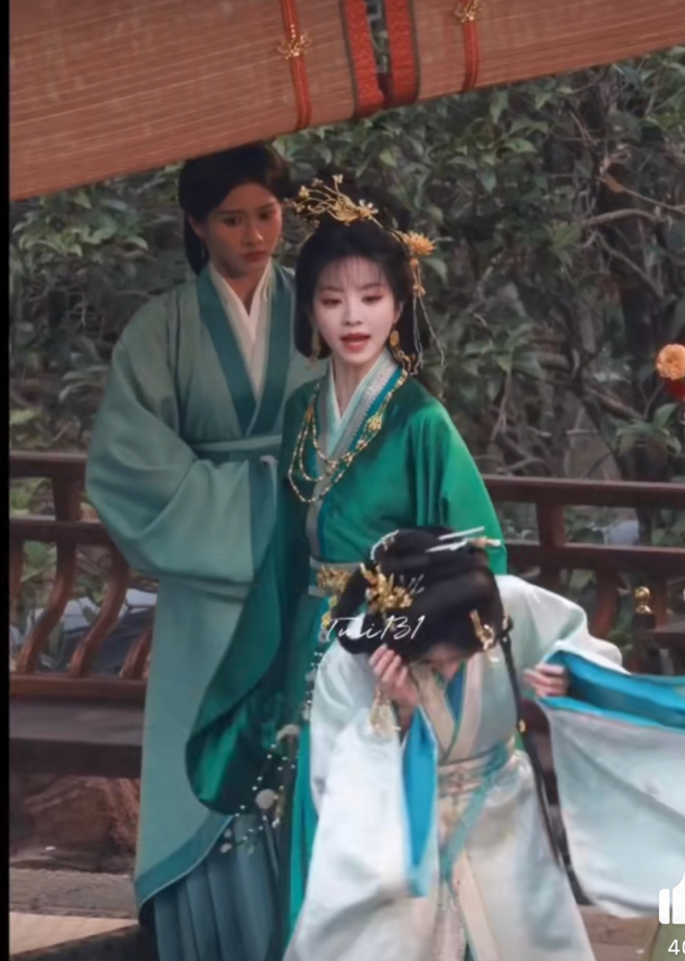 田曦薇杨雨潼《嫁金钗》路透，这个恶女君黛扇耳光好爽！ 