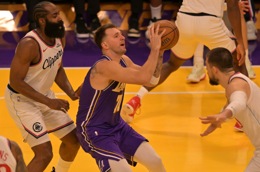 美记Tom Haberstroh在视频连线节目中谈到湖人球员东契奇，他表示东契奇