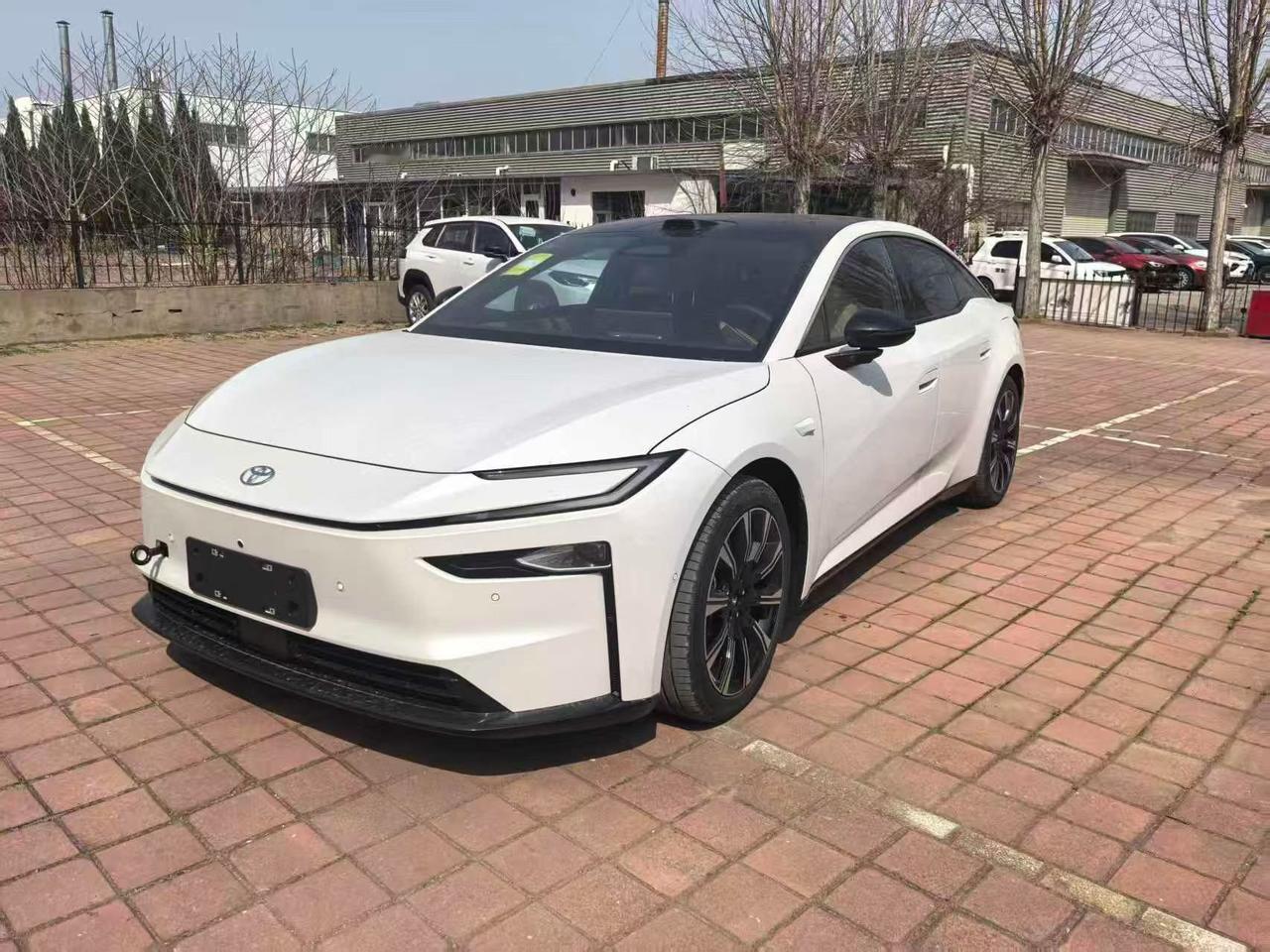 品牌：丰田
车型：铂智7 Max激光雷达版
排量：电动（700Km）
指导价：2