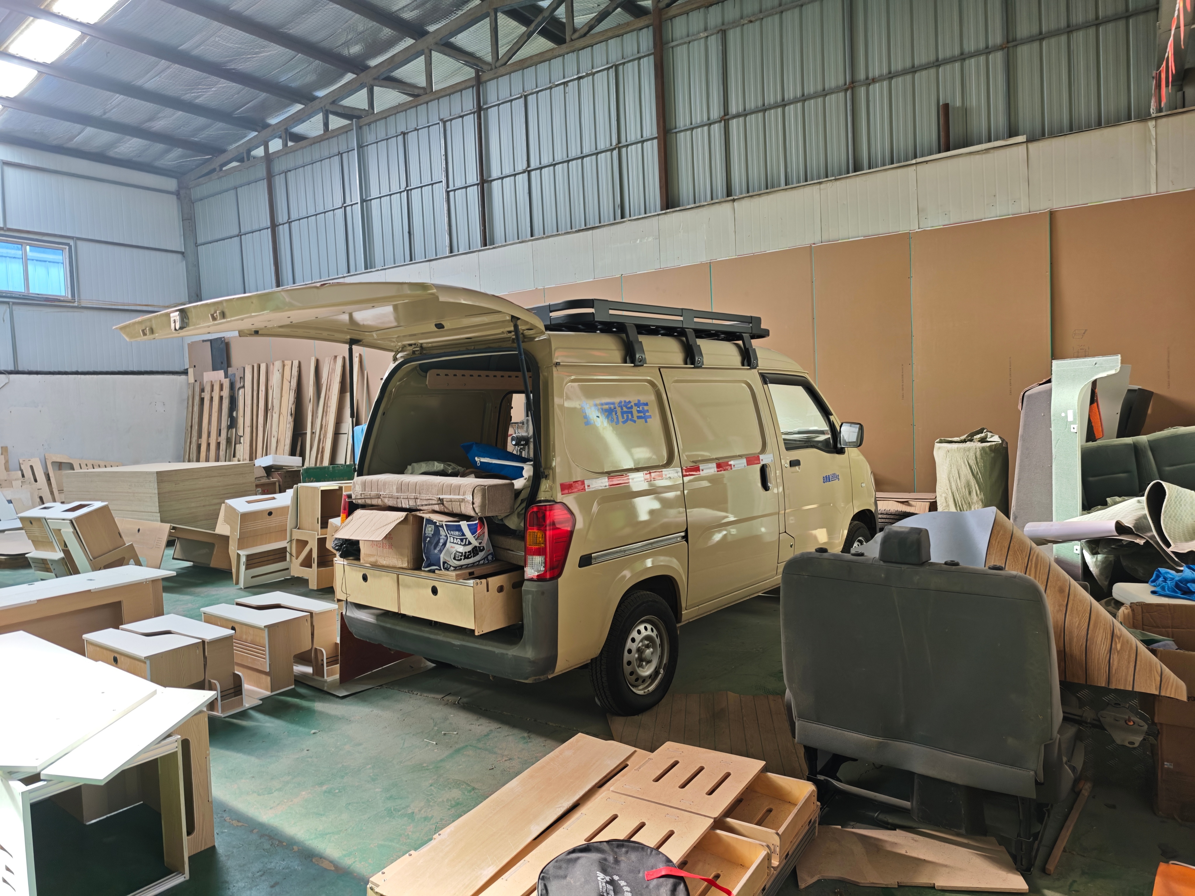 赌一下2026年旅居车会小火一把就是用VAN、MPV、SUV改造的旅行床车可以日