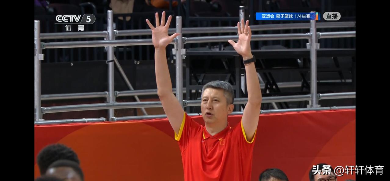 中国男篮亚洲杯1/4决赛半场比赛结束，中国男篮在人员严重紧张的情况下，克服种种困