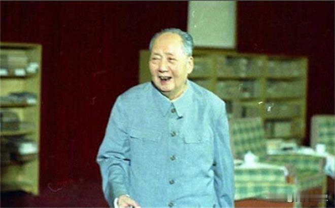 毛泽东主席临终前一天对他的贴身护士说了八个字，此话一出护士瞬间湿润了眼角。
 