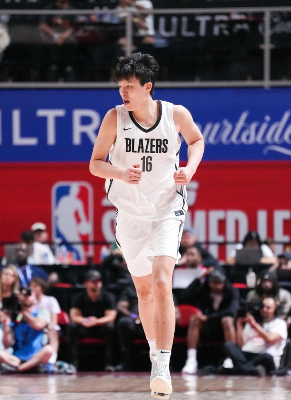 杨瀚森终于爆发了，12投6中，得到了22分7篮板3助攻1抢断2盖帽，全队最高分，