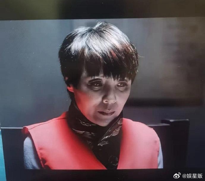《人民的名义》中最匪夷所思的镜头，大家看看侯亮平送给欧阳菁的蛋糕上写的什么？导演