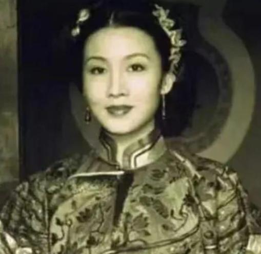 1936年，袁世凯的女儿大婚，进入洞房后，新郎兴致全无，怒骂新娘：“你个残花败柳