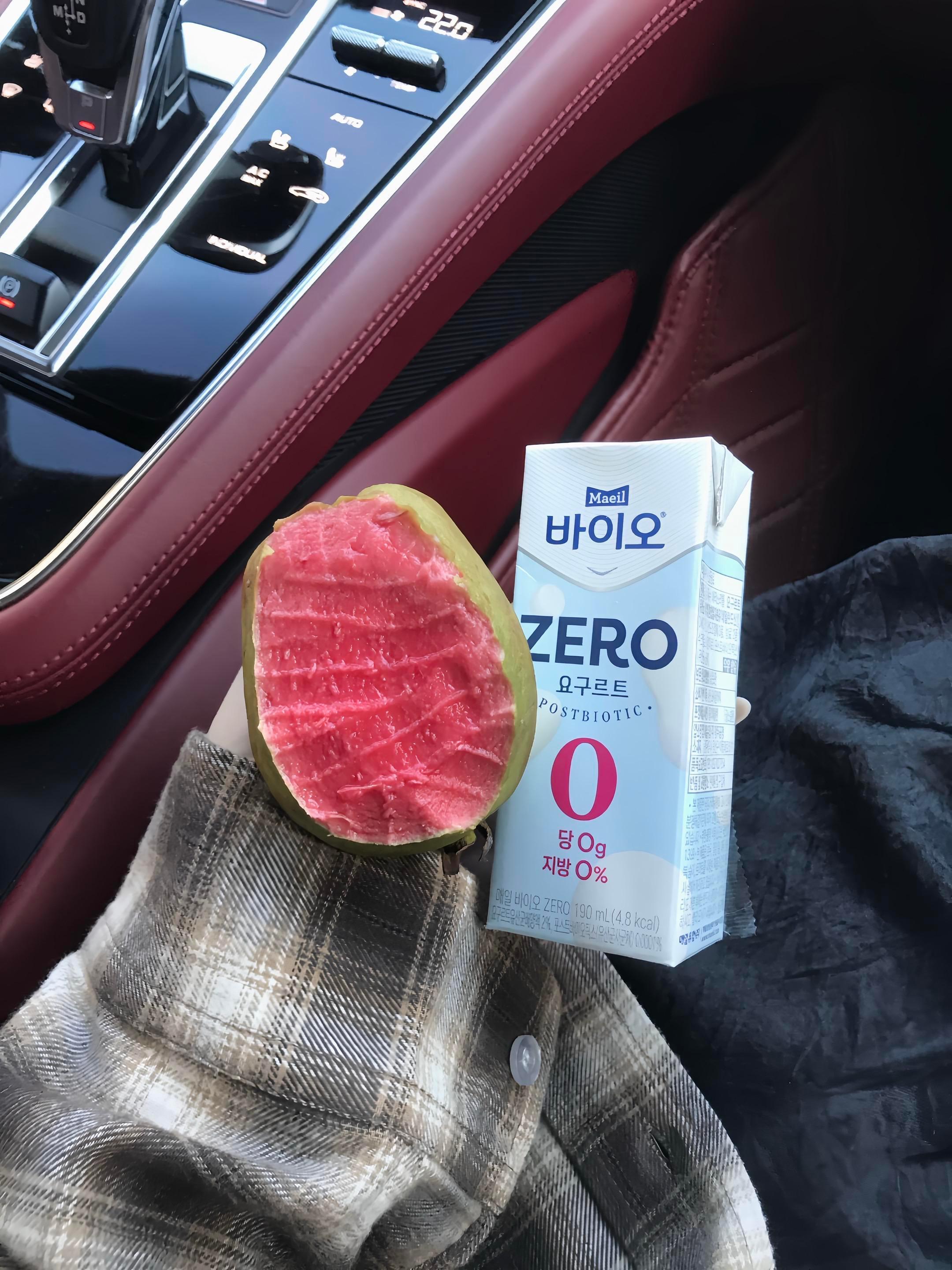 有时候累了,不想上班,低头一看,不工作咋整啊,就这条件,实力不允许啊,生活需要钱