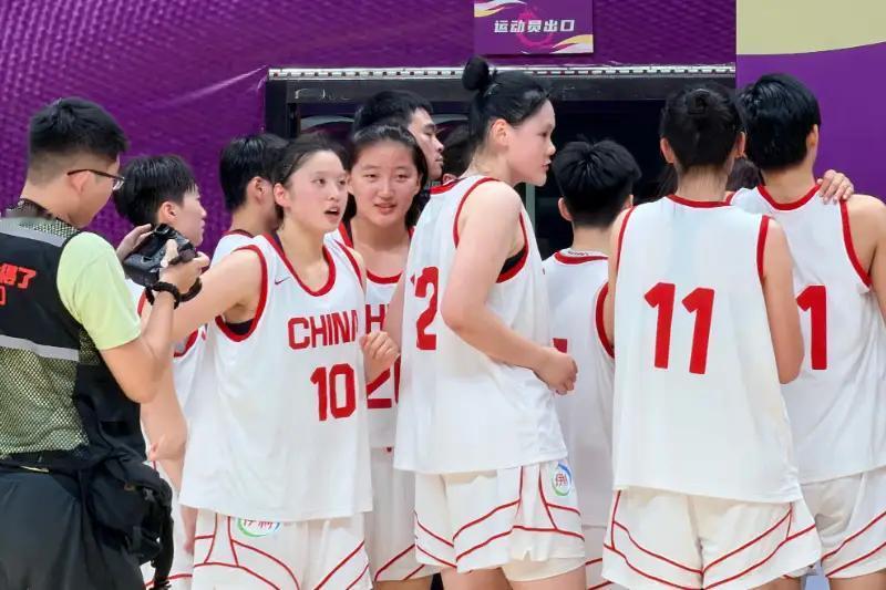U17女篮又赢了！24分！李沅珊又爆发！[赞][赞][赞]
这场是赢的塞尔维亚的